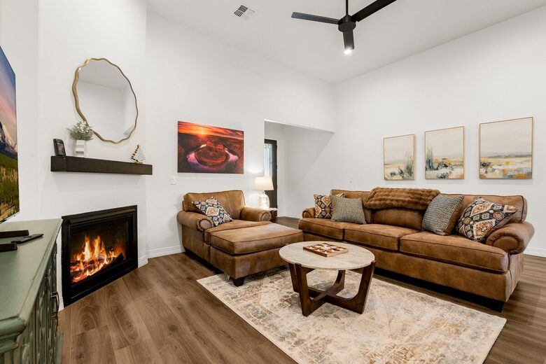 Pineview Retreat | Modern Flagstaff Getaway - Flagstaff, Arizona