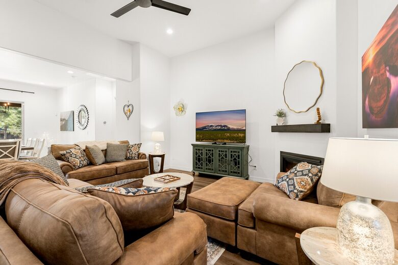 Pineview Retreat | Modern Flagstaff Getaway - Flagstaff, Arizona