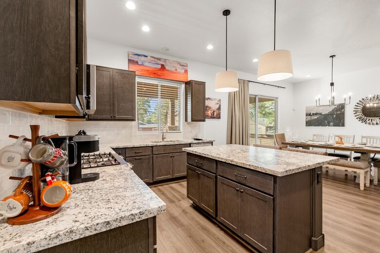 Pineview Retreat | Modern Flagstaff Getaway - Flagstaff, Arizona