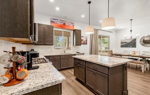 Pineview Retreat | Modern Flagstaff Getaway - Flagstaff, Arizona