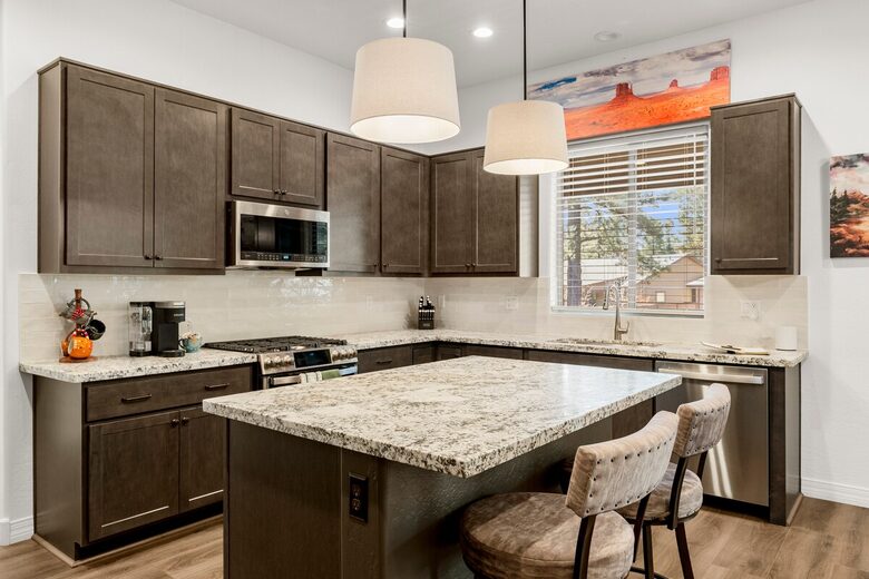 Pineview Retreat | Modern Flagstaff Getaway - Flagstaff, Arizona