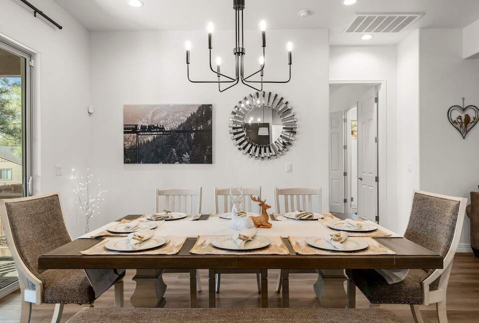 Pineview Retreat | Modern Flagstaff Getaway - Flagstaff, Arizona