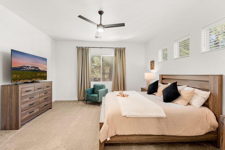 Pineview Retreat | Modern Flagstaff Getaway - Flagstaff, Arizona