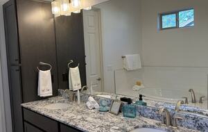 Pineview Retreat | Modern Flagstaff Getaway - Flagstaff, Arizona