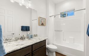 Pineview Retreat | Modern Flagstaff Getaway - Flagstaff, Arizona