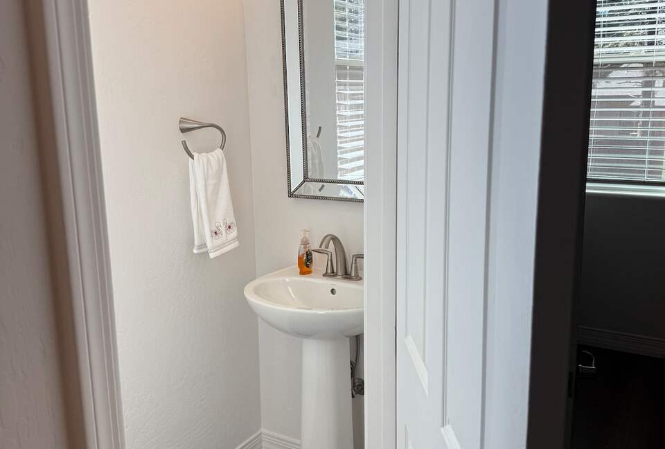 Pineview Retreat | Modern Flagstaff Getaway - Flagstaff, Arizona