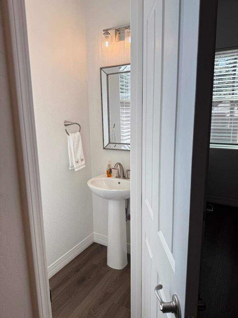 Pineview Retreat | Modern Flagstaff Getaway - Flagstaff, Arizona