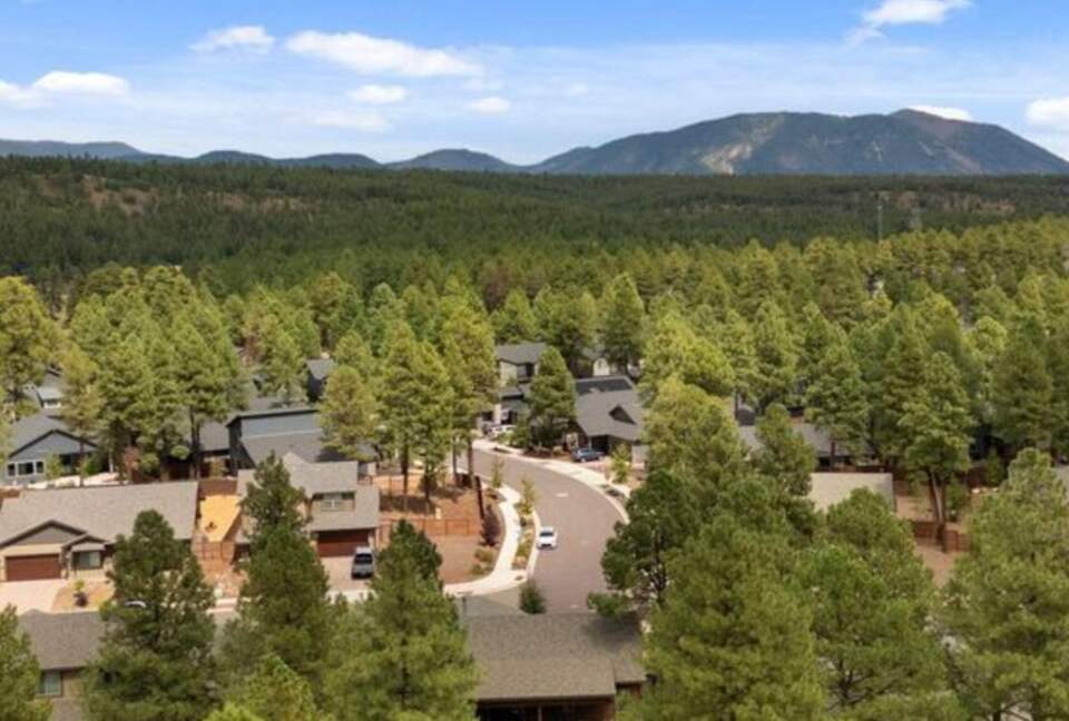 Pineview Retreat | Modern Flagstaff Getaway - Flagstaff, Arizona