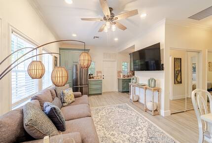 Tropical Hideaway Steps from Sarasota Bay - Sarasota, Florida