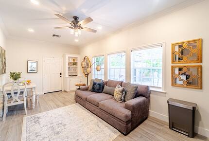 Tropical Hideaway Steps from Sarasota Bay - Sarasota, Florida