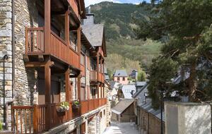 VIVLA| Casa Neret - Bagergue, Lleida, Spain