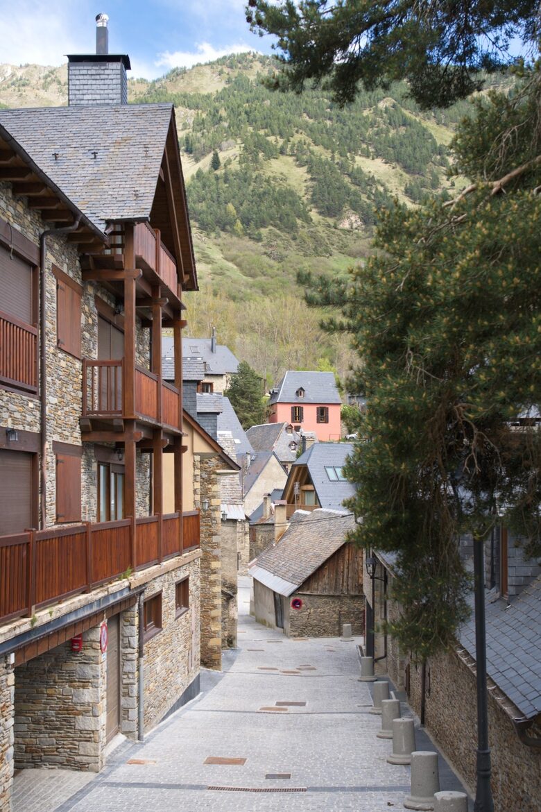 VIVLA| Casa Neret - Bagergue, Lleida, Spain