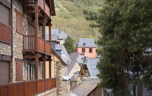 VIVLA| Casa Neret - Bagergue, Lleida, Spain