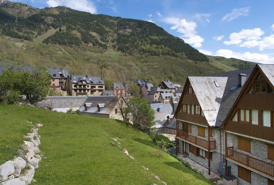 VIVLA| Casa Neret - Bagergue, Lleida, Spain