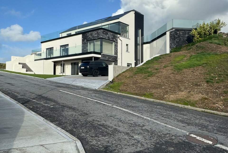 Elevated Seascape Residence in West Clare - Lahinch, Ireland