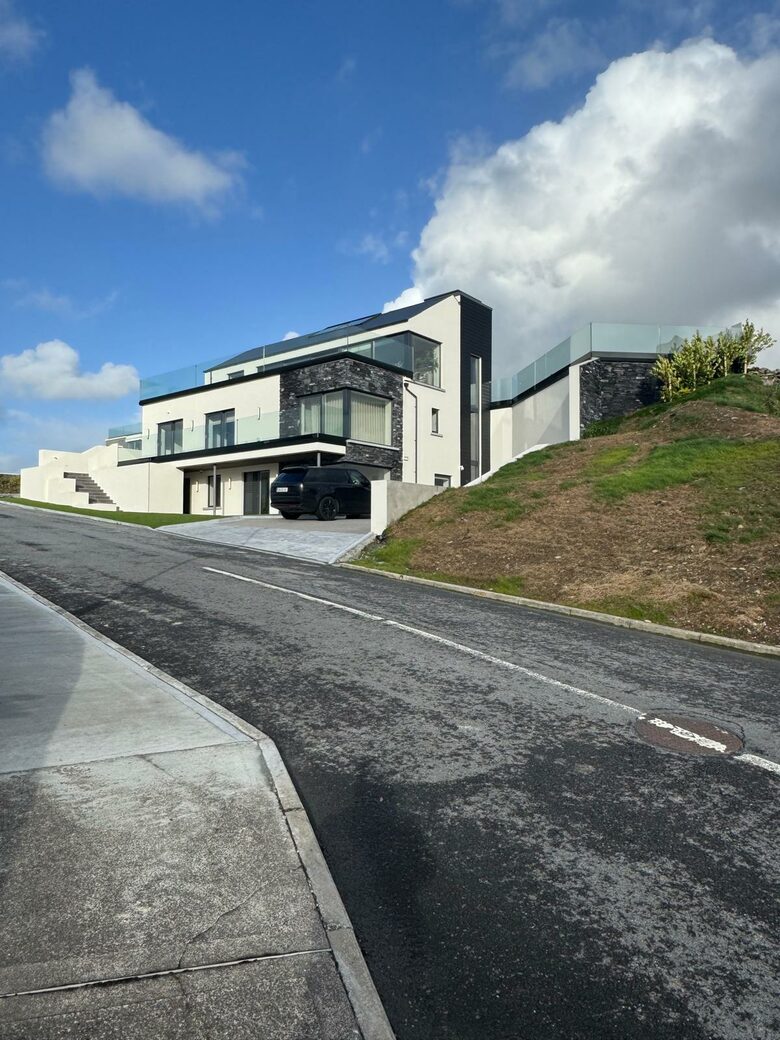 Elevated Seascape Residence in West Clare - Lahinch, Ireland