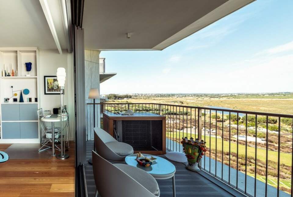 Bayline: Beachfront Living | Luxury Algarve Condo with Panoramic Ocean Views - Armação de Pêra, Portugal