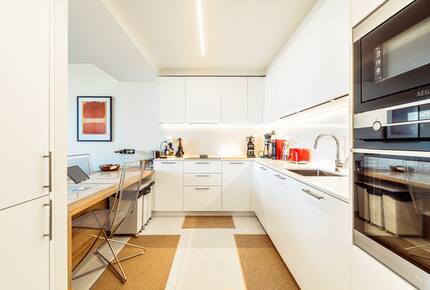 Bayline: Beachfront Living | Luxury Algarve Condo with Panoramic Ocean Views - Armação de Pêra, Portugal