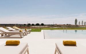 Bayline: Beachfront Living | Luxury Algarve Condo with Panoramic Ocean Views - Armação de Pêra, Portugal