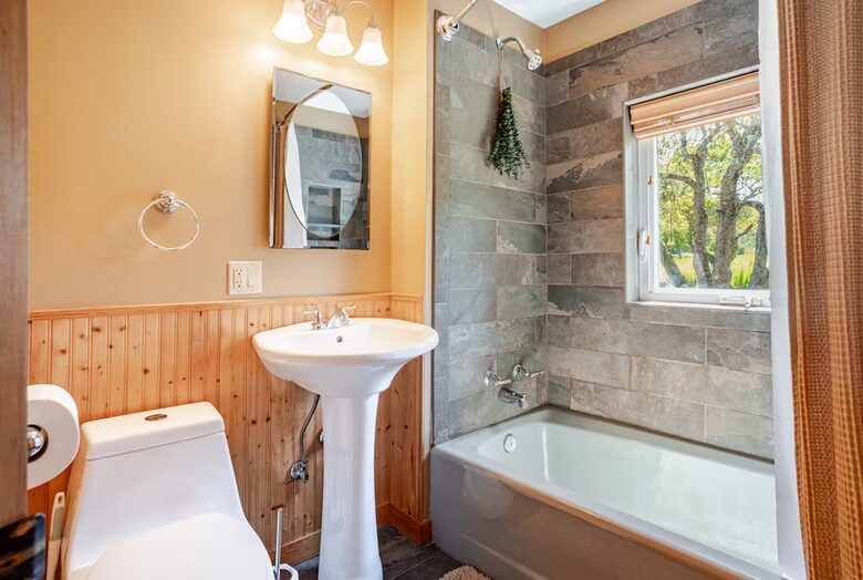 East Branch Nature House - Drink From A Private Spring Source - East Branch, New York