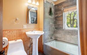 East Branch Nature House - Drink From A Private Spring Source - East Branch, New York