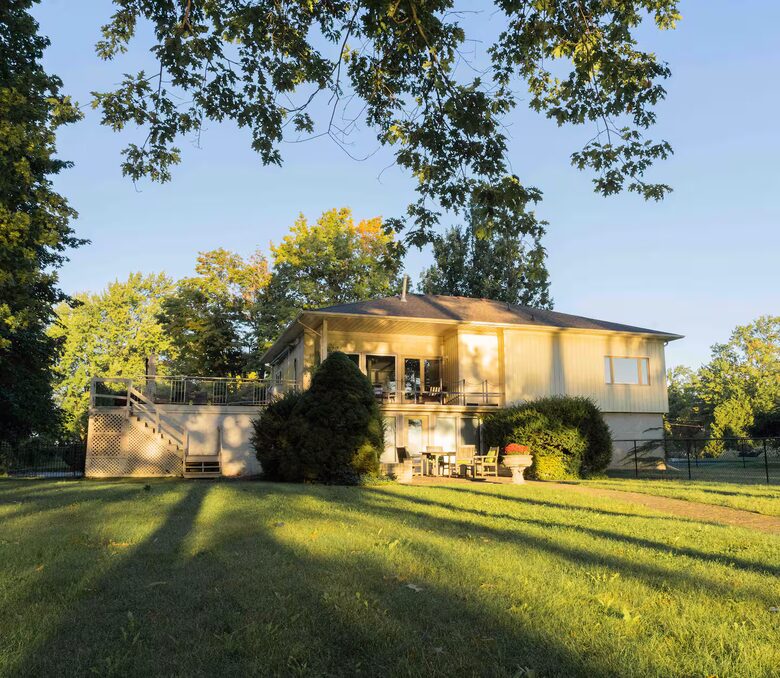 Niagara Riverfront Contemporary Retreat - Niagara-on-the-Lake, Canada