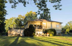 Niagara Riverfront Contemporary Retreat - Niagara-on-the-Lake, Canada