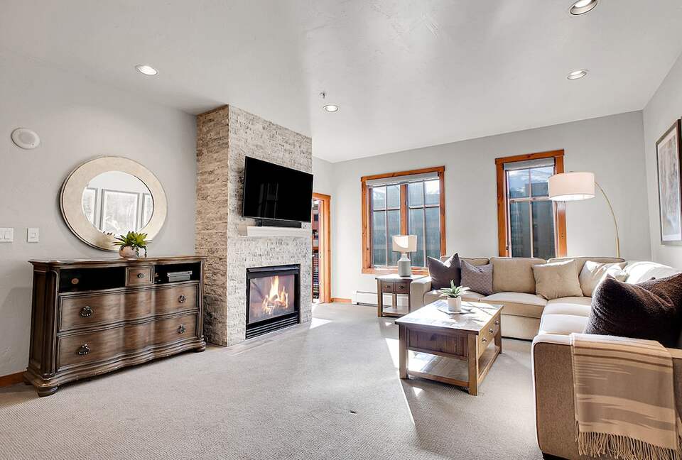 Main Street Mountain View Retreat - Breckenridge, Colorado