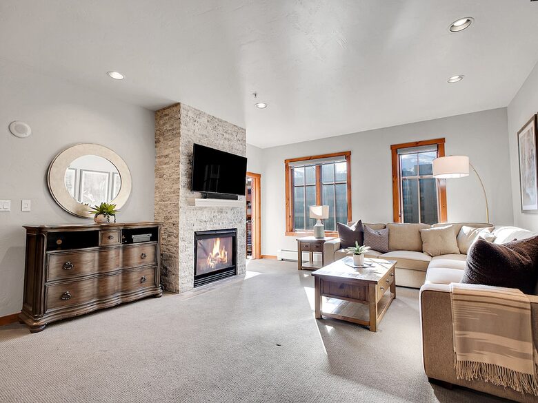 Main Street Mountain View Retreat - Breckenridge, Colorado