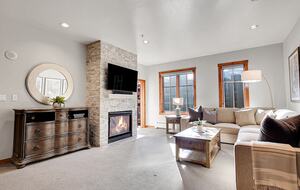 Main Street Mountain View Retreat - Breckenridge, Colorado