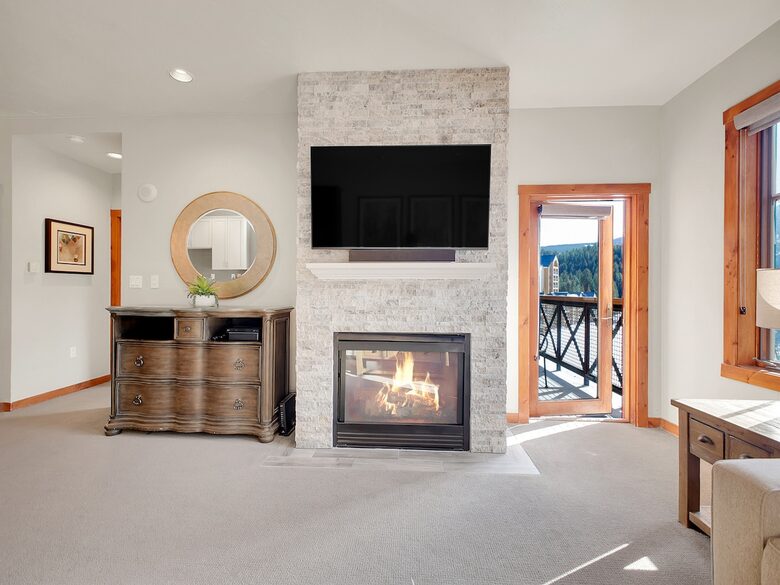 Main Street Mountain View Retreat - Breckenridge, Colorado