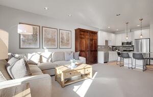 Main Street Mountain View Retreat - Breckenridge, Colorado