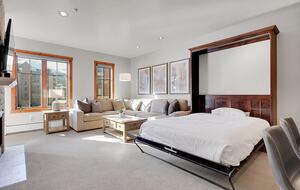 Main Street Mountain View Retreat - Breckenridge, Colorado