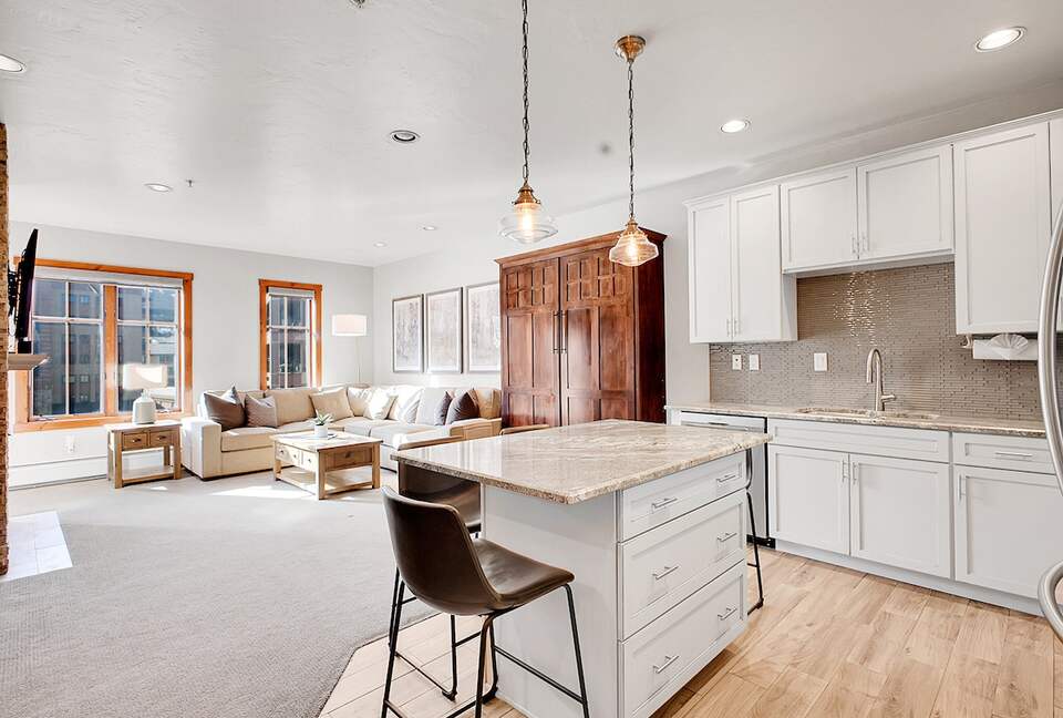 Main Street Mountain View Retreat - Breckenridge, Colorado