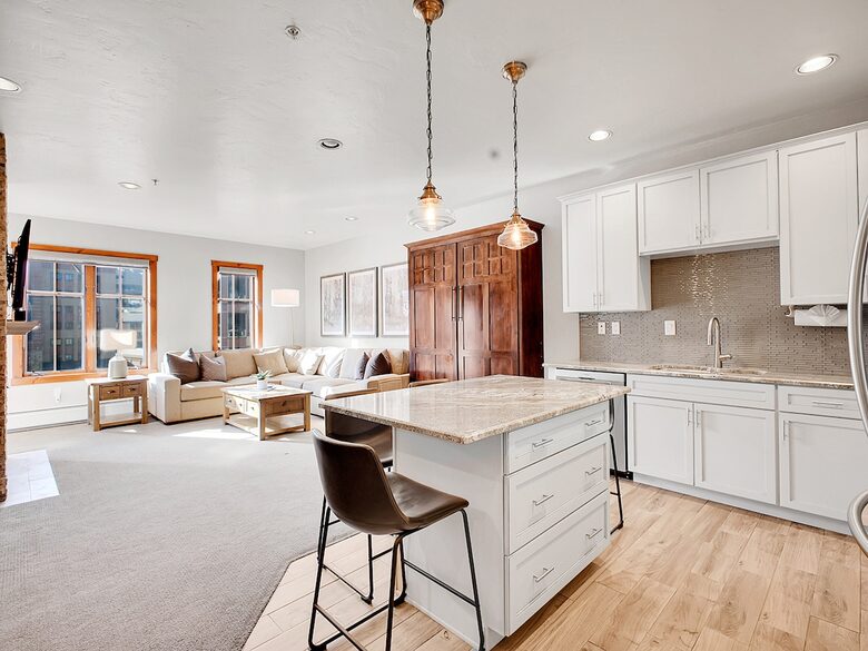 Main Street Mountain View Retreat - Breckenridge, Colorado