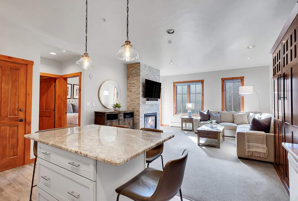 Main Street Mountain View Retreat - Breckenridge, Colorado