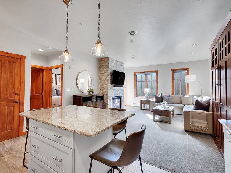 Main Street Mountain View Retreat - Breckenridge, Colorado