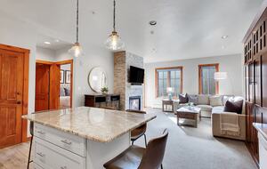 Main Street Mountain View Retreat - Breckenridge, Colorado