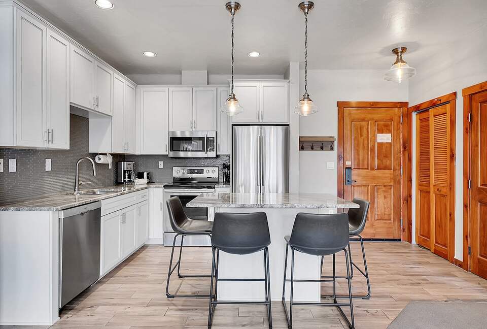 Main Street Mountain View Retreat - Breckenridge, Colorado