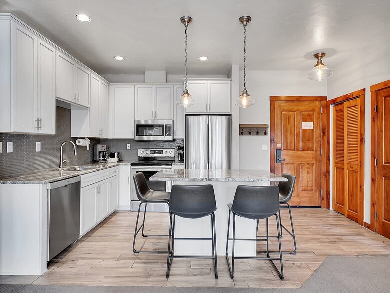 Main Street Mountain View Retreat - Breckenridge, Colorado