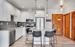 Main Street Mountain View Retreat - Breckenridge, Colorado