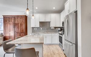 Main Street Mountain View Retreat - Breckenridge, Colorado