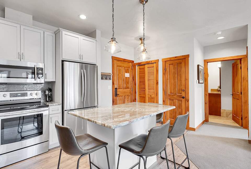 Main Street Mountain View Retreat - Breckenridge, Colorado