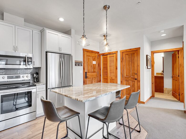 Main Street Mountain View Retreat - Breckenridge, Colorado