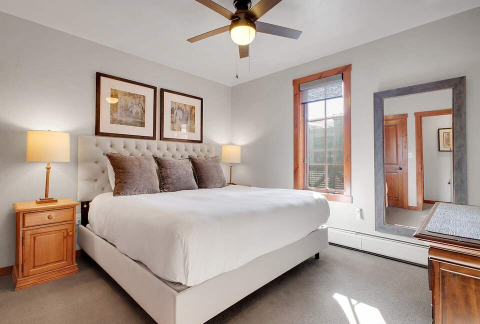 Main Street Mountain View Retreat - Breckenridge, Colorado