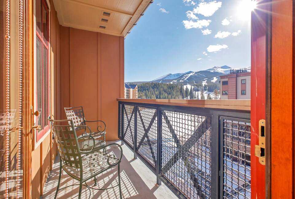 Main Street Mountain View Retreat - Breckenridge, Colorado