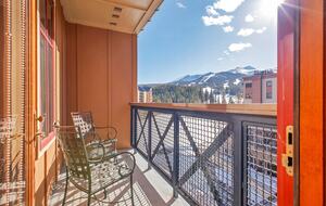 Main Street Mountain View Retreat - Breckenridge, Colorado