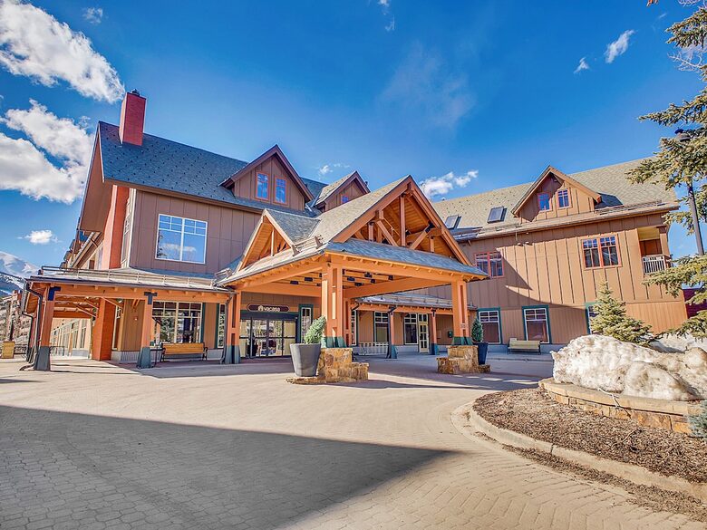 Main Street Mountain View Retreat - Breckenridge, Colorado