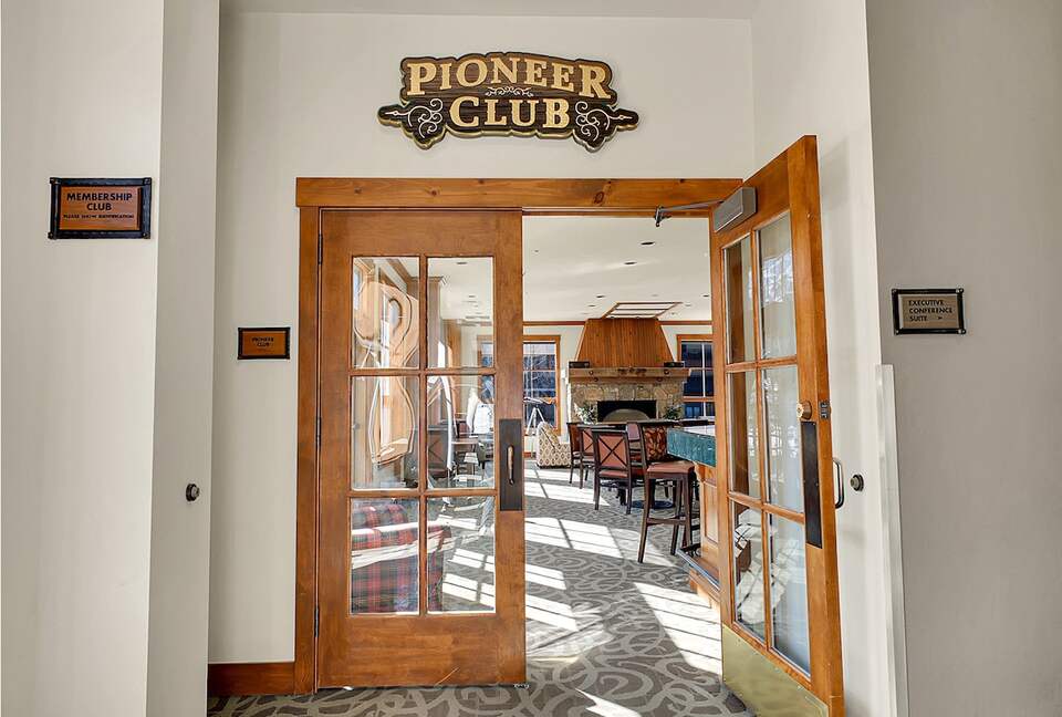 Main Street Mountain View Retreat - Breckenridge, Colorado