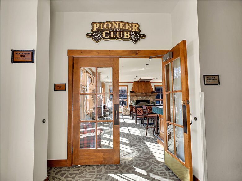 Main Street Mountain View Retreat - Breckenridge, Colorado